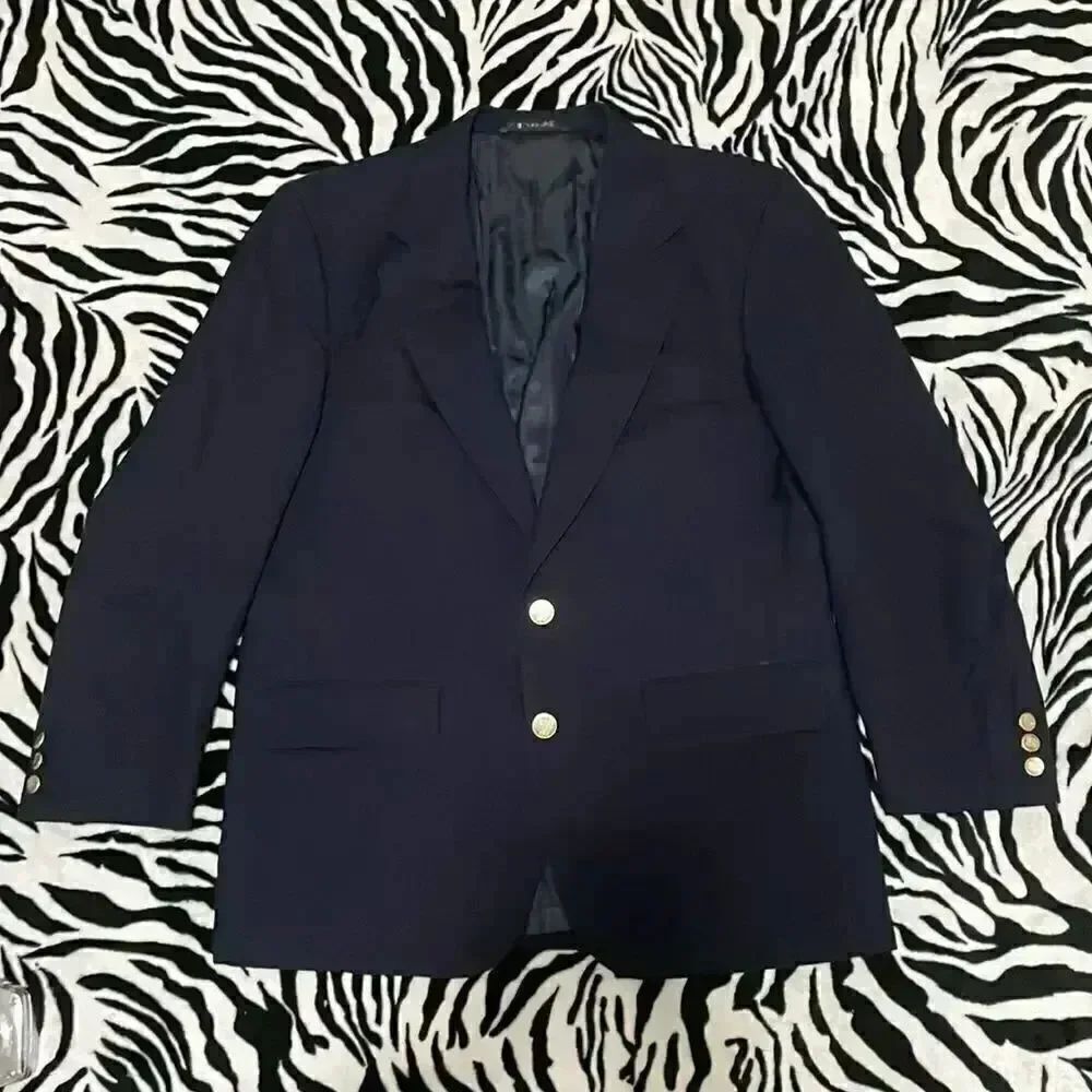 Burberrys luxurious Vintage men’s navy blue 100% wool suit blazer gold buttons